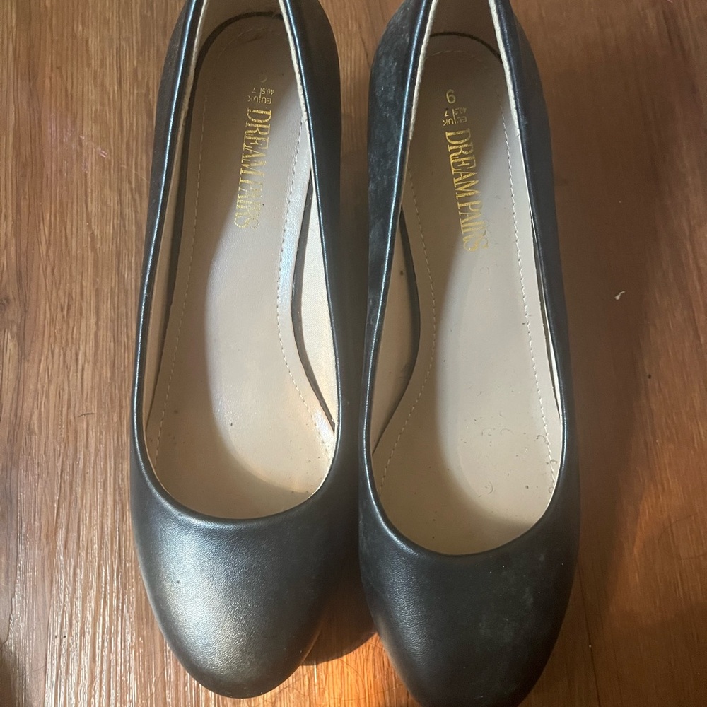 Dream Pairs Black Round-Toe Low Heel Pumps